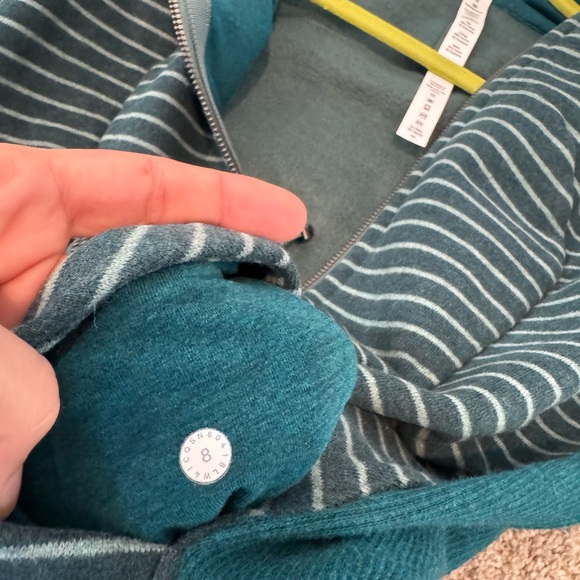 Lululemon scuba hoodie 8. NWT. - Picture 5 of 5